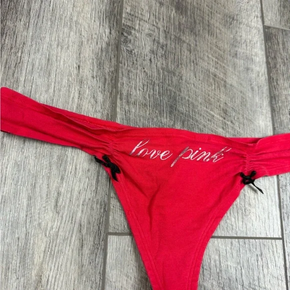 VS Red Love‎ Pink Thong - Picture 3 of 12